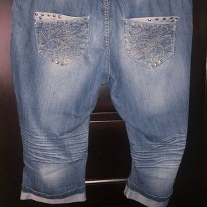 Apple Bottoms Jean Capris -size 22 w/ booty bling